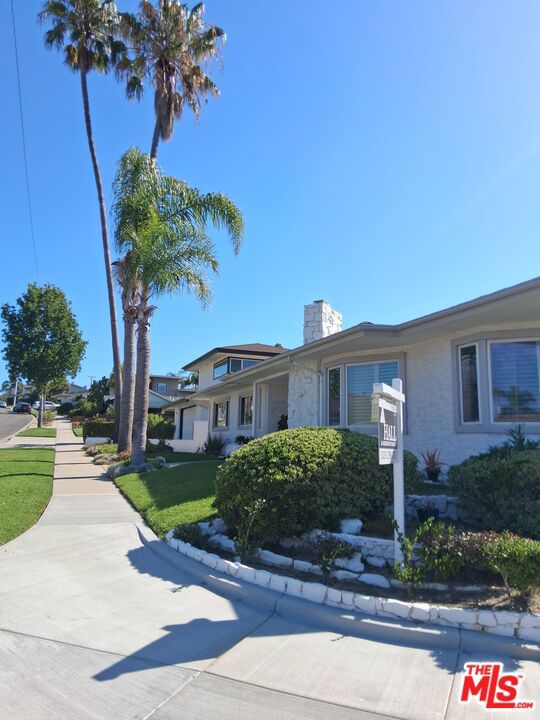 5424 S Sherbourne Drive