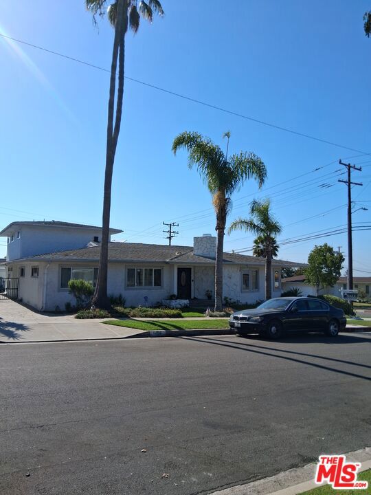 5424 S Sherbourne Drive