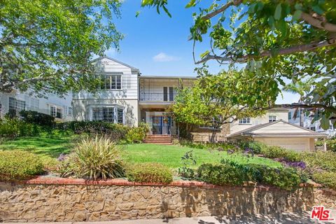 Photo of 536 Woodruff Avenue, Los Angeles, CA 90024 (MLS # 26859595)