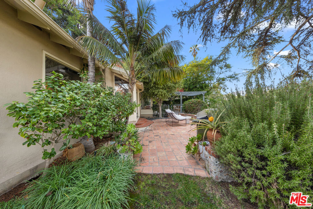 The Los Feliz Oaks - Residential Lease