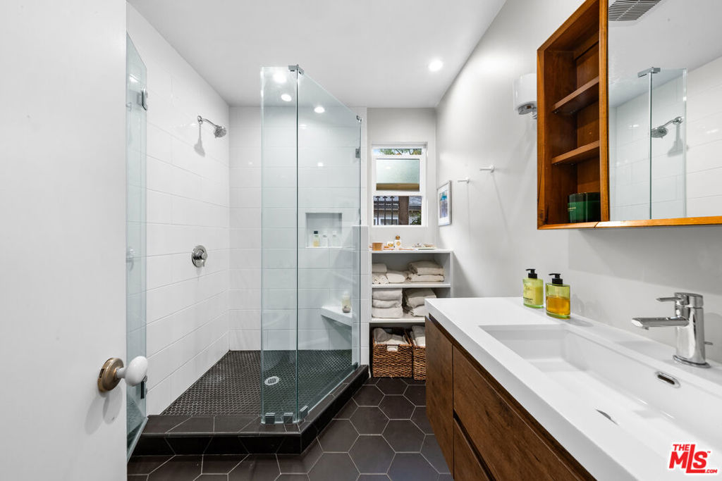 The Los Feliz Oaks - Residential Lease