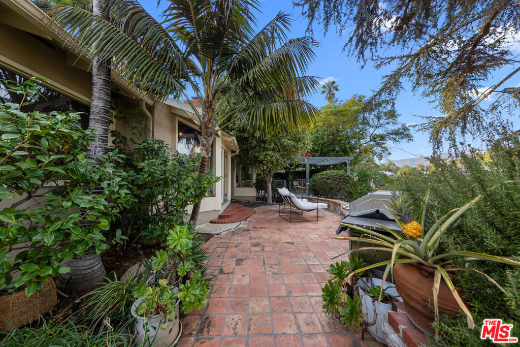 The Los Feliz Oaks - Residential Lease