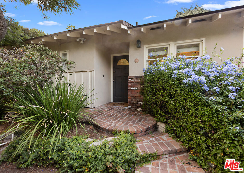 The Los Feliz Oaks - Residential Lease