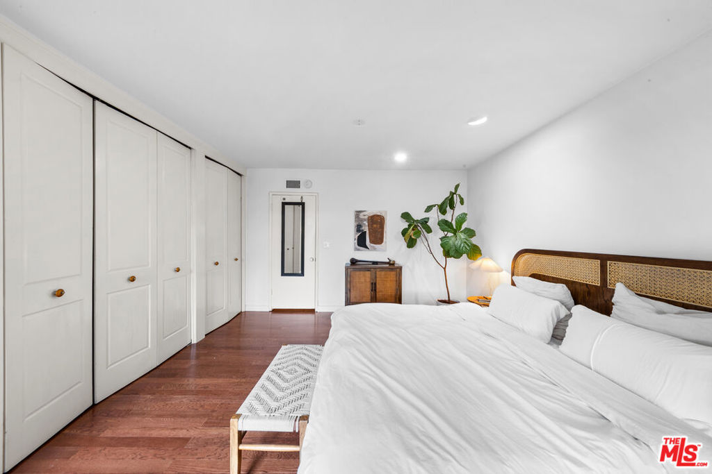 The Los Feliz Oaks - Residential Lease