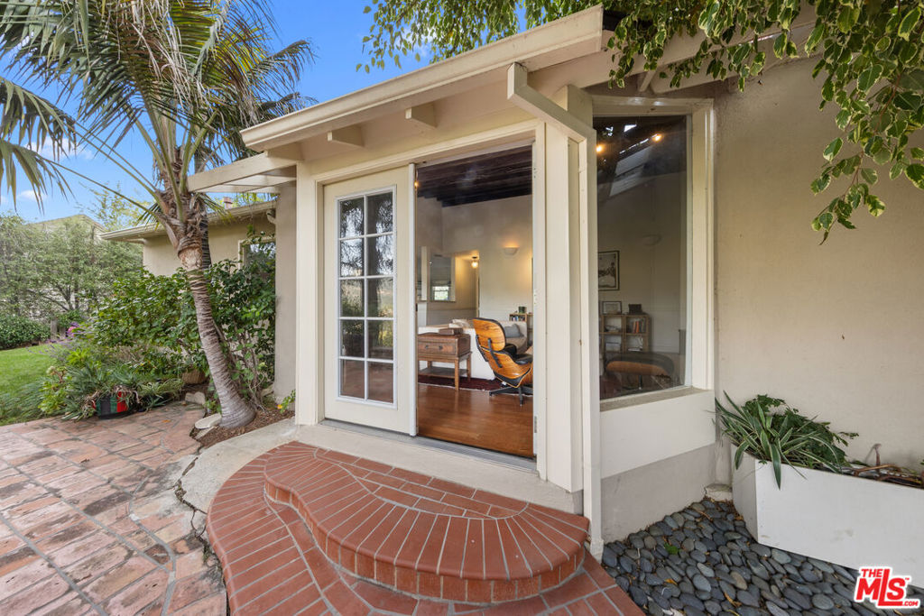 The Los Feliz Oaks - Residential Lease