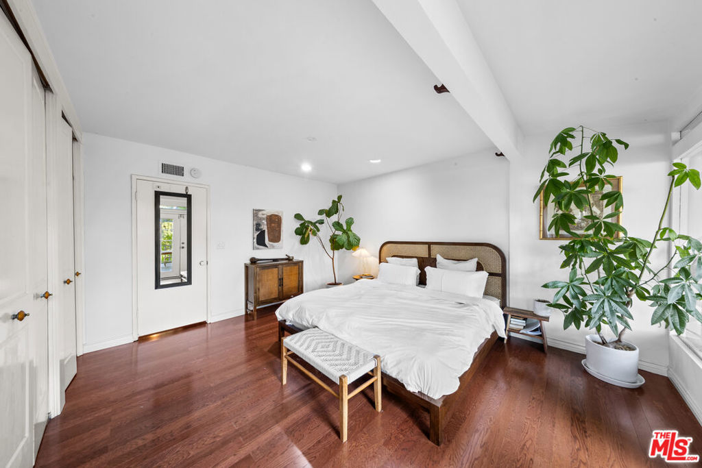 The Los Feliz Oaks - Residential Lease