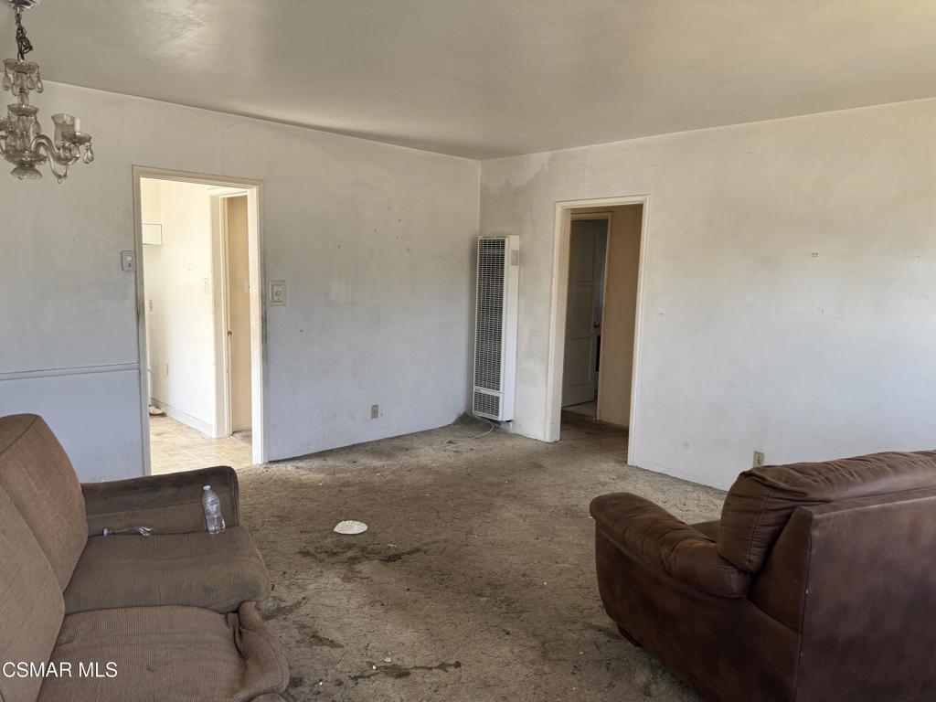859 W Carmelita Avenue