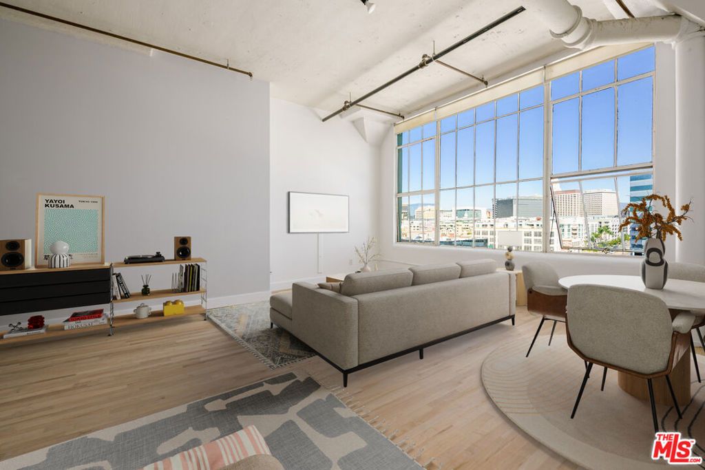 Photo of 420 S San Pedro Street #605, Los Angeles, CA 90013 (MLS # 26636949)