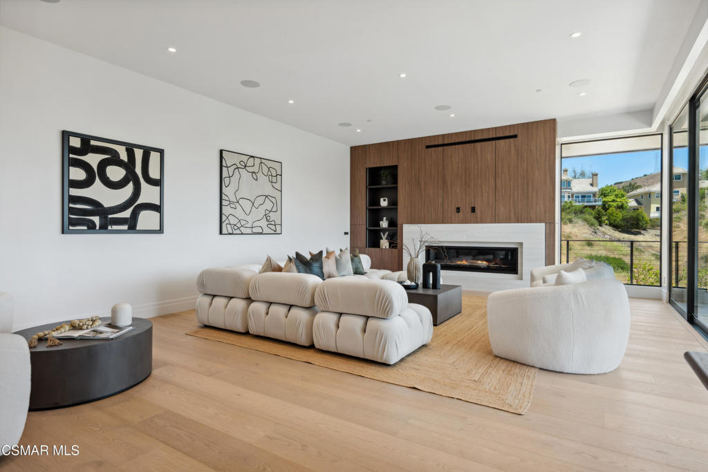 461 Lake Sherwood Drive