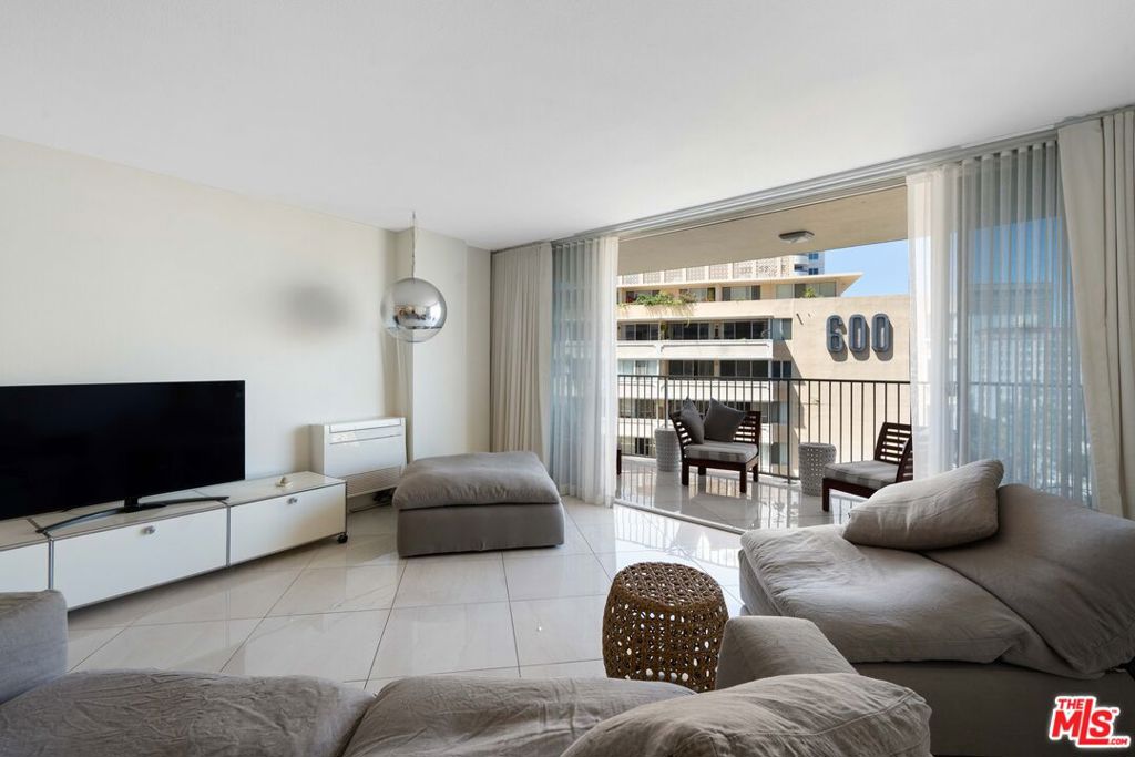 700 E Ocean Boulevard 1501