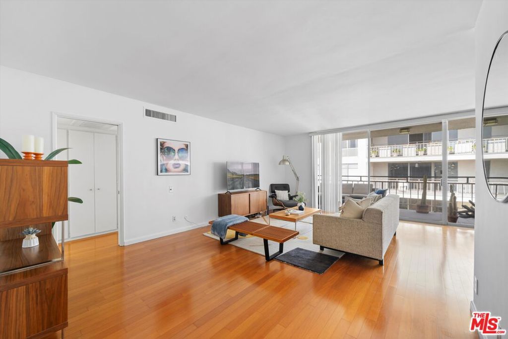 Photo of 7260 Hillside Avenue #305, Los Angeles, CA 90046 (MLS # 25542533)