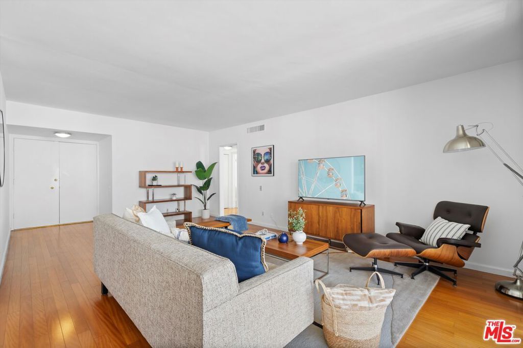 Photo of 7260 Hillside Avenue #305, Los Angeles, CA 90046 (MLS # 25542533)