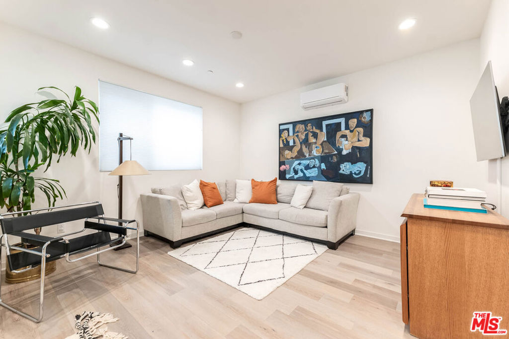 5603 E Alloway Court