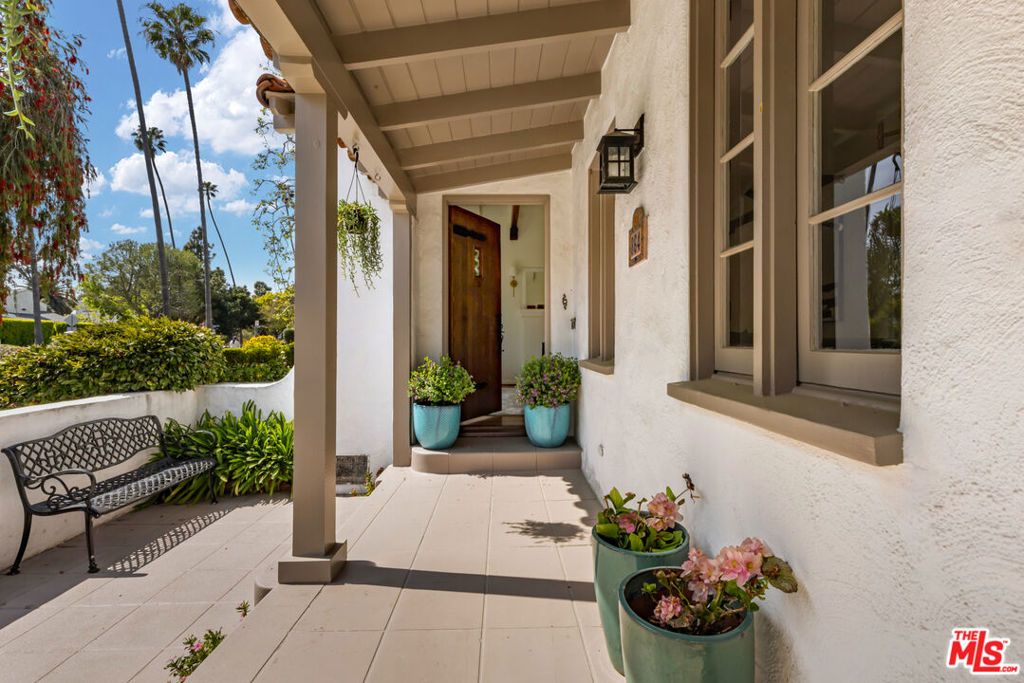 Photo of 864 Wellesley Avenue, Los Angeles, CA 90049 (MLS # 25581499)