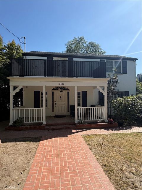 Photo of 12400 Magnolia Blvd, Valley Village, CA 91607 (MLS # SR26074105)