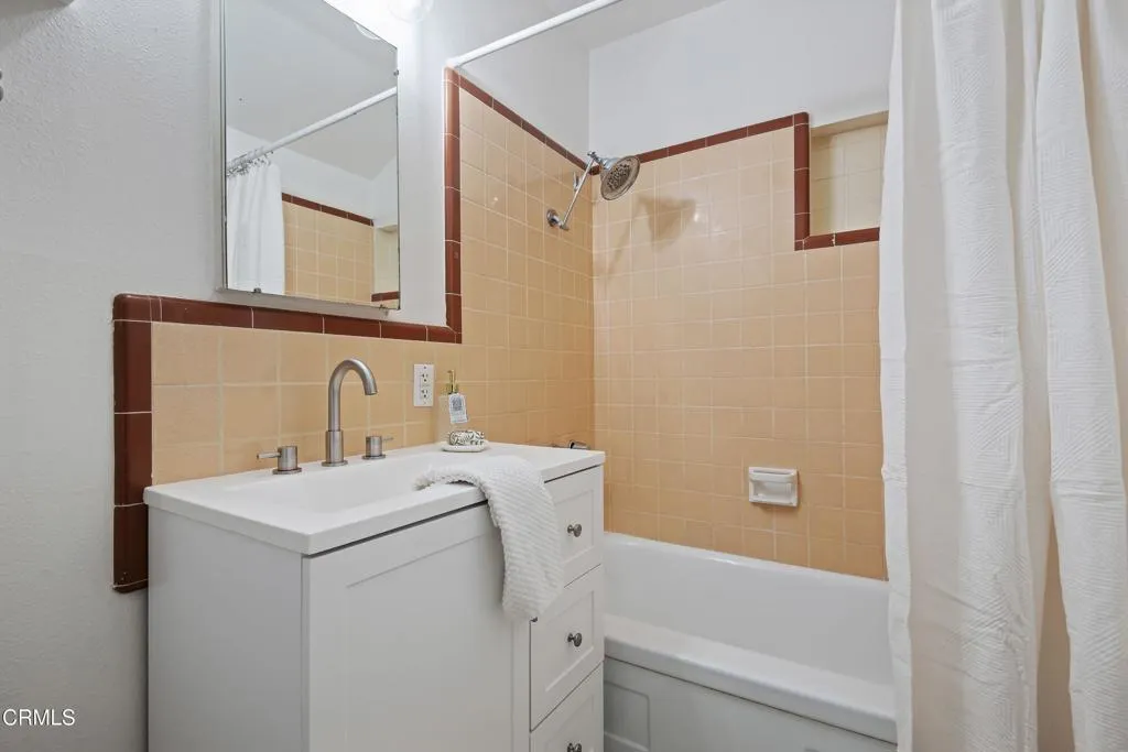 Ventura, California 93003, United States, 3 Bedrooms Bedrooms, ,2 BathroomsBathrooms,Residential,Active,238770