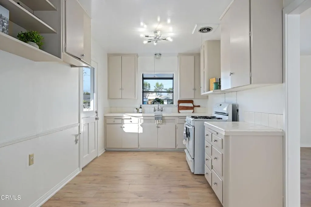 Ventura, California 93003, United States, 3 Bedrooms Bedrooms, ,2 BathroomsBathrooms,Residential,Active,238770