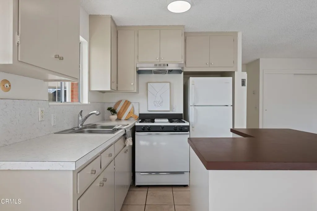 Ventura, California 93003, United States, 3 Bedrooms Bedrooms, ,2 BathroomsBathrooms,Residential,Active,238770