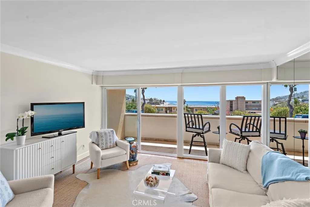 Laguna Beach, California 92651, United States, 2 Bedrooms Bedrooms, ,2 BathroomsBathrooms,Residential,Active,232697