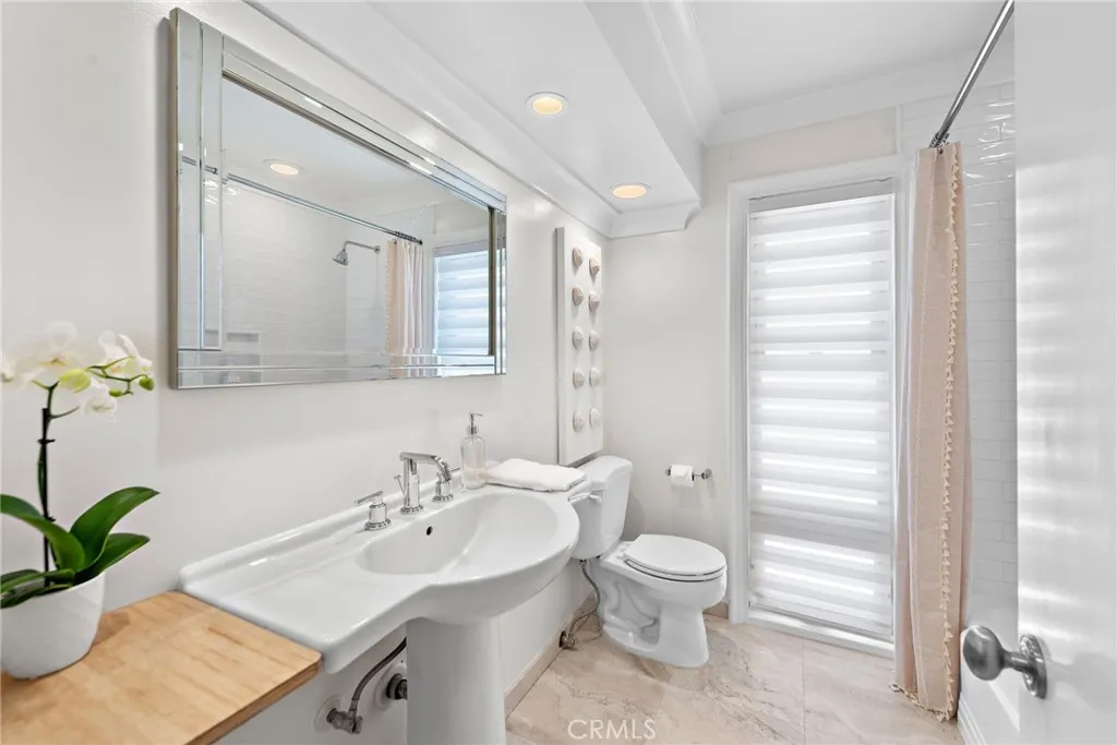 Laguna Beach, California 92651, United States, 2 Bedrooms Bedrooms, ,2 BathroomsBathrooms,Residential,Active,232697