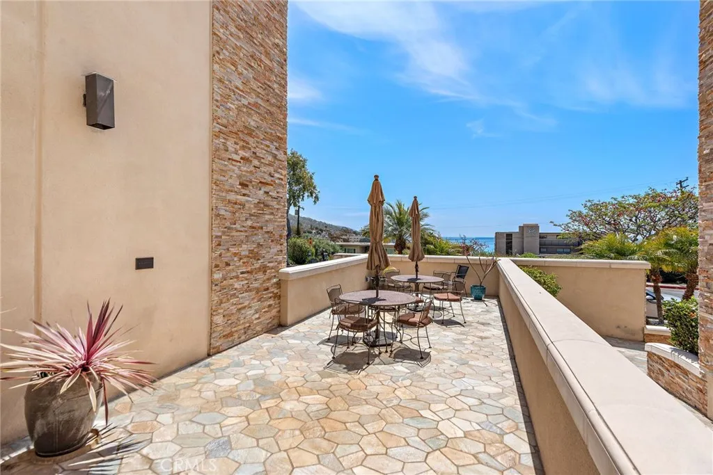 Laguna Beach, California 92651, United States, 2 Bedrooms Bedrooms, ,2 BathroomsBathrooms,Residential,Active,232697