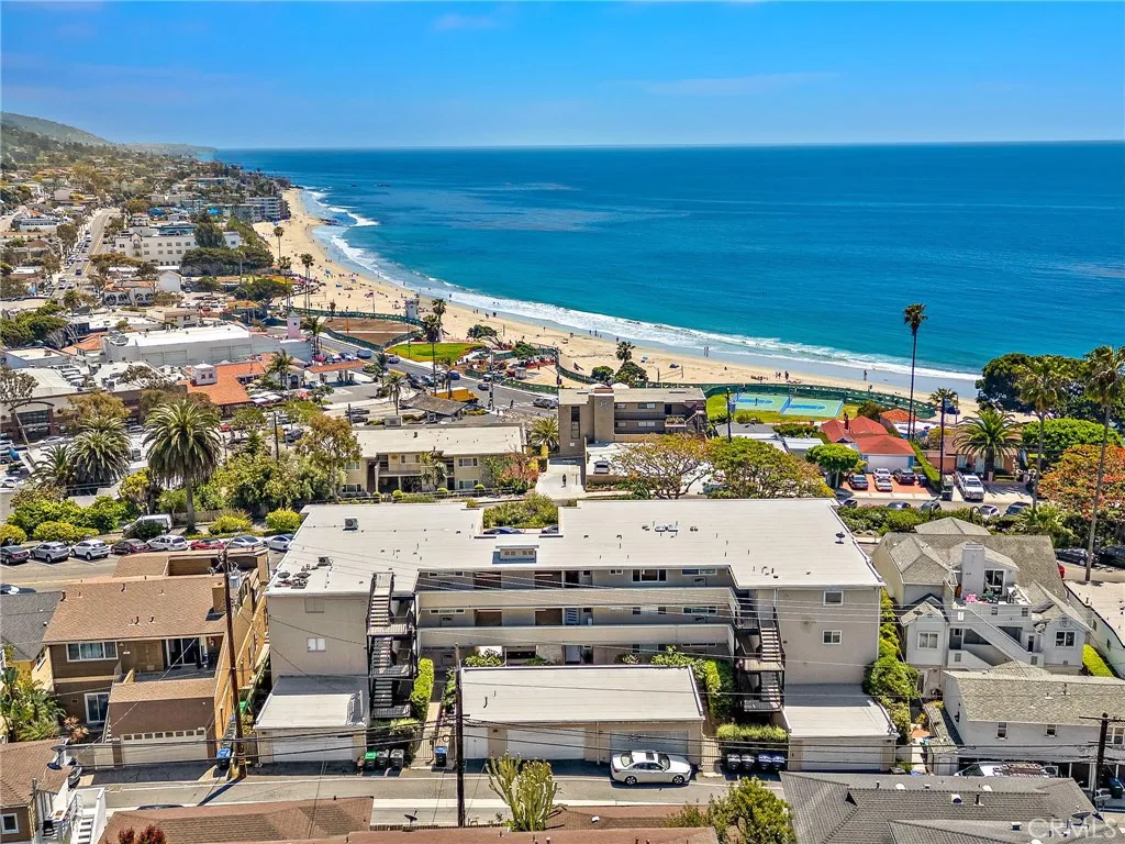 Laguna Beach, California 92651, United States, 2 Bedrooms Bedrooms, ,2 BathroomsBathrooms,Residential,Active,232697