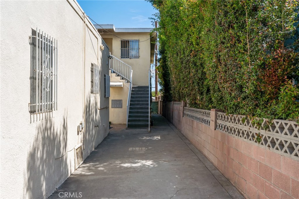 754 E 84th Place
