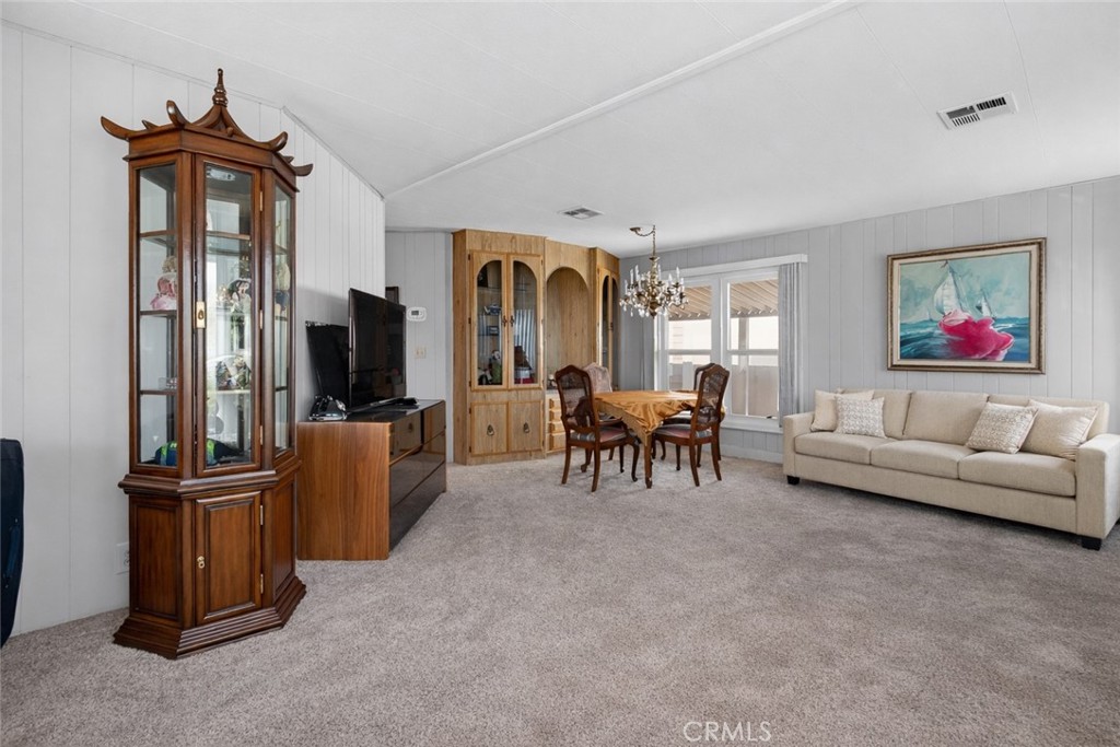 5200 Irvine Boulevard 256