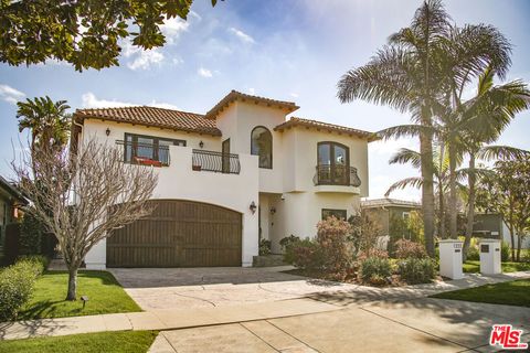 Photo of 7222 Kentwood Avenue, Los Angeles, CA 90045 (MLS # 26669729)
