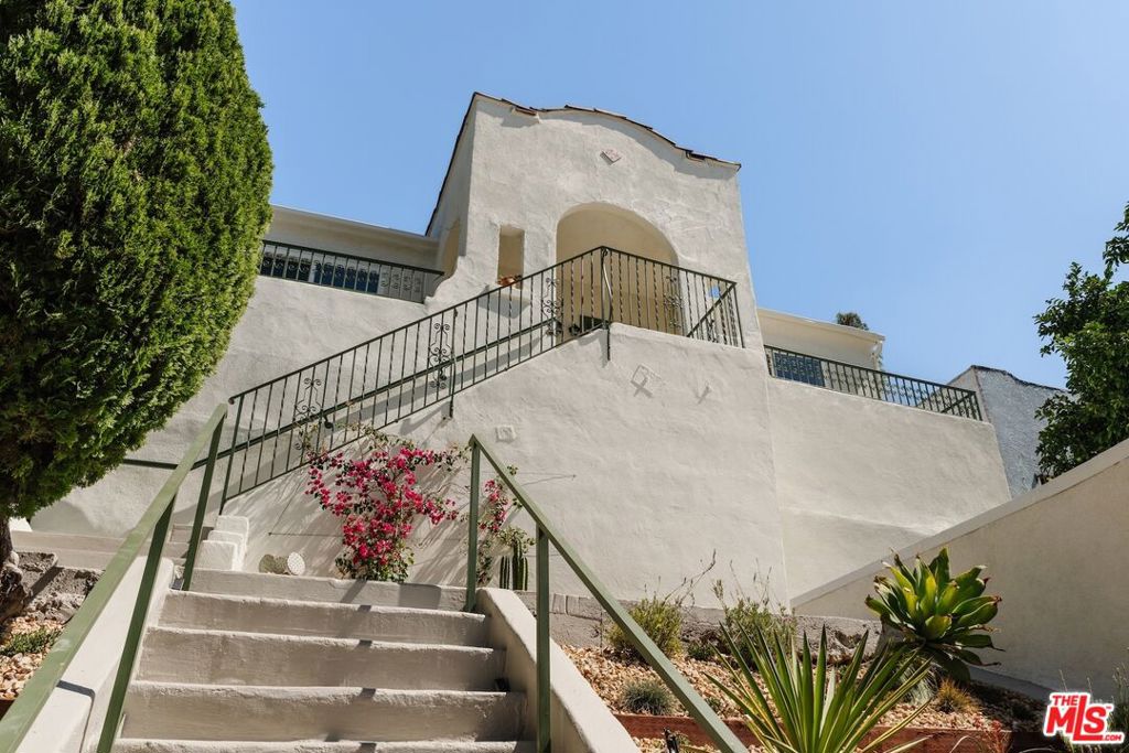 3021 Ganahl Street
