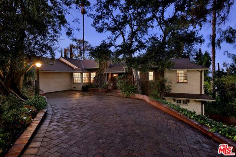 Photo of 15213 Del Gado Drive, Sherman Oaks, CA 91403 (MLS # 25621005)