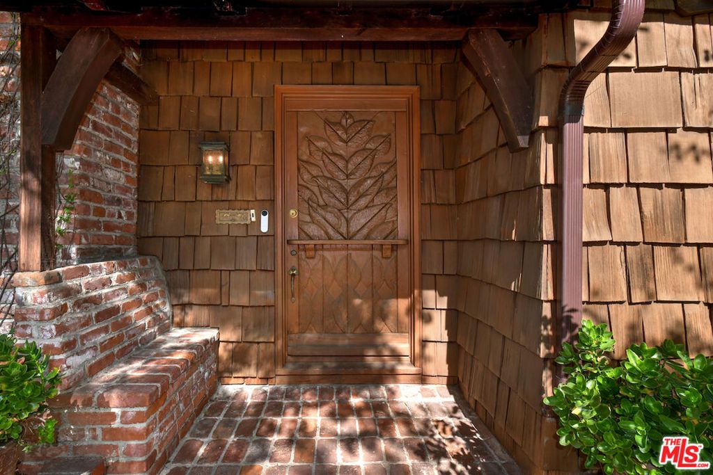 Photo of 15213 Del Gado Drive, Sherman Oaks, CA 91403 (MLS # 25621005)