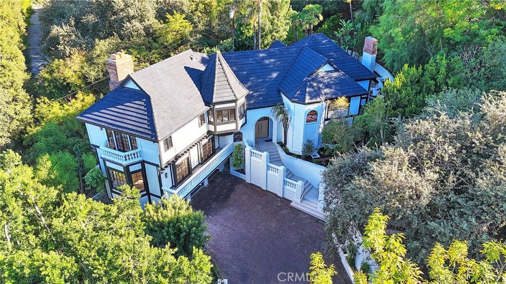 Photo of 4437 Balboa Ave, Encino, CA 91316 (MLS # DW25242597)