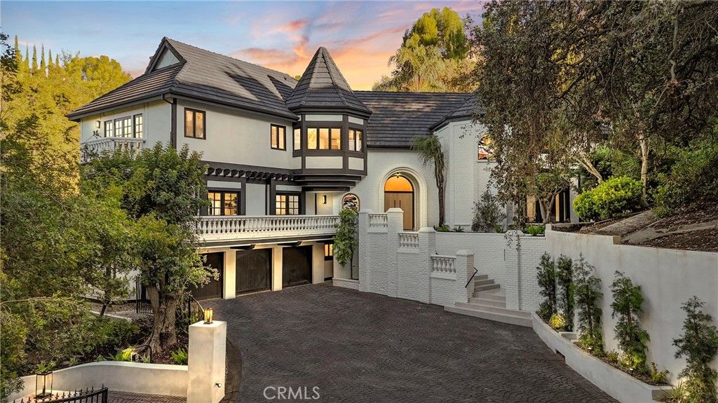 Photo of 4437 Balboa Ave, Encino, CA 91316 (MLS # DW25242597)