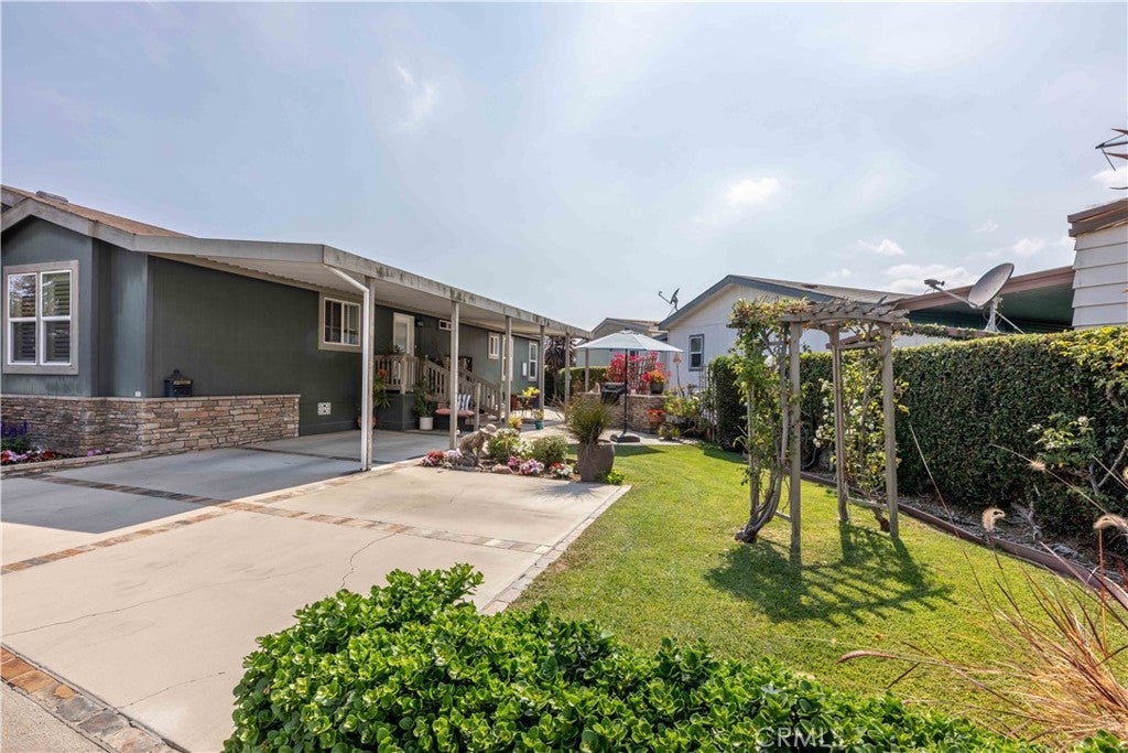 10681 Oak Street 106