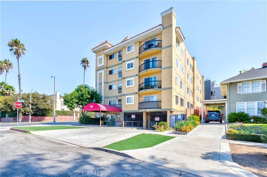 LOCATION! LOCATION!! LOCATION!!! LOS ANGELES KOREA TOWN 1BED & 1 BATH APARTMENT. LOCATED AT THE CORNER OF 3RD ST AND WESTMORELAND. THE WATER & TRASH INCLUDES. ALL LAMINATED WOOD FLOOR, NO PETS AND NO SMOKING.