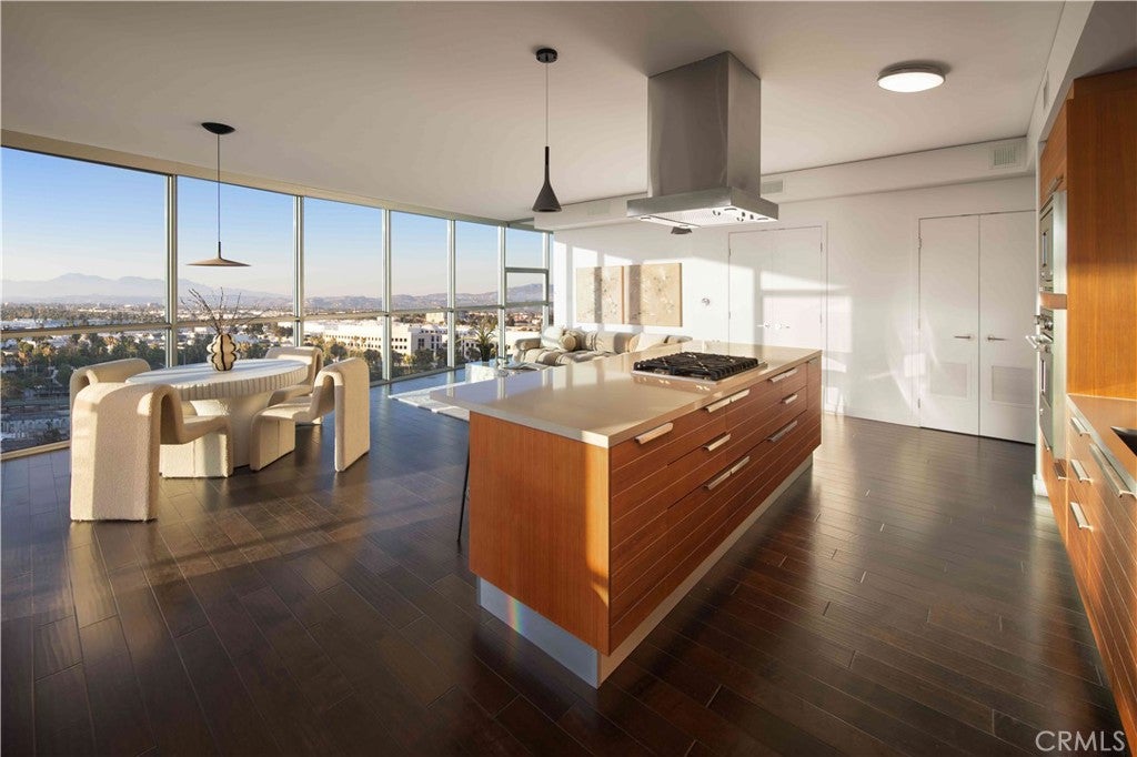 9 MacArthur Place Pl 508, Santa Ana CA 92707