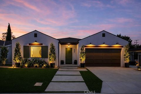 2587 Willo Lane Costa Mesa CA 92627