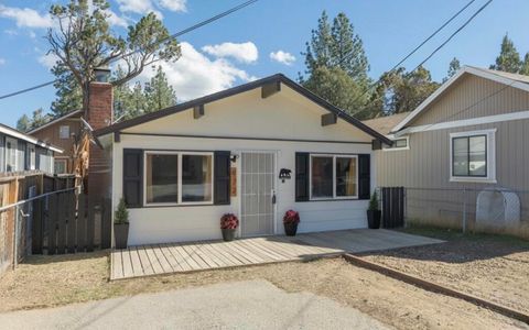 Photo of 972 Pinon Lane, Big Bear, CA 92314 (MLS # 219137820DA)
