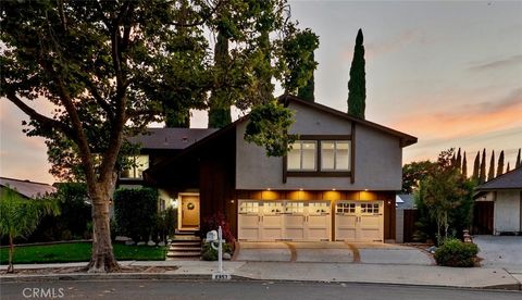 Photo of 2357 Lawnview Court, Simi Valley, CA 93065 (MLS # SR26029330)