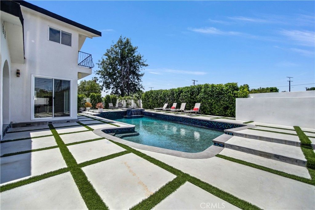 Photo of 9743 Monogram Avenue, Northridge, CA 91343 (MLS # SR25192810)