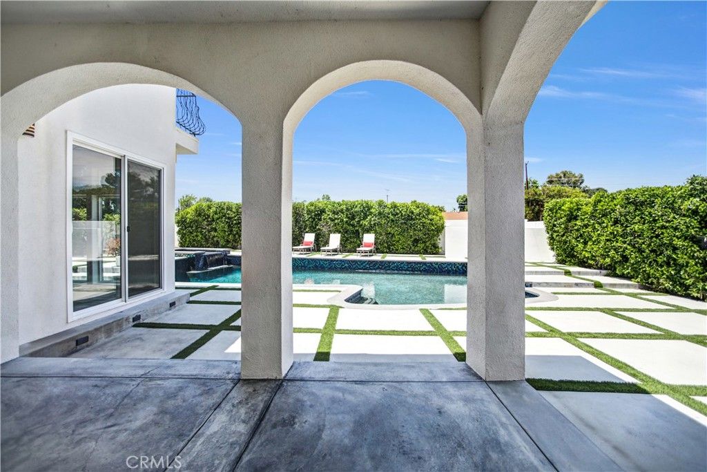 Photo of 9743 Monogram Avenue, Northridge, CA 91343 (MLS # SR25192810)