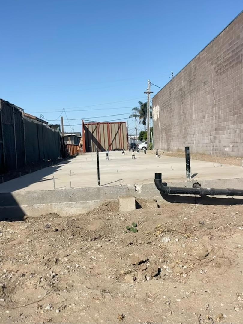 Great investment opportunity to build in LI zoned lot.
