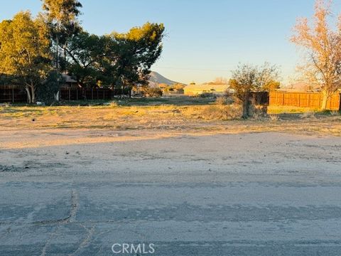 Photo of 15341 Broken Bow Rd Rd, Apple Valley, CA 92307 (MLS # HD25274960)