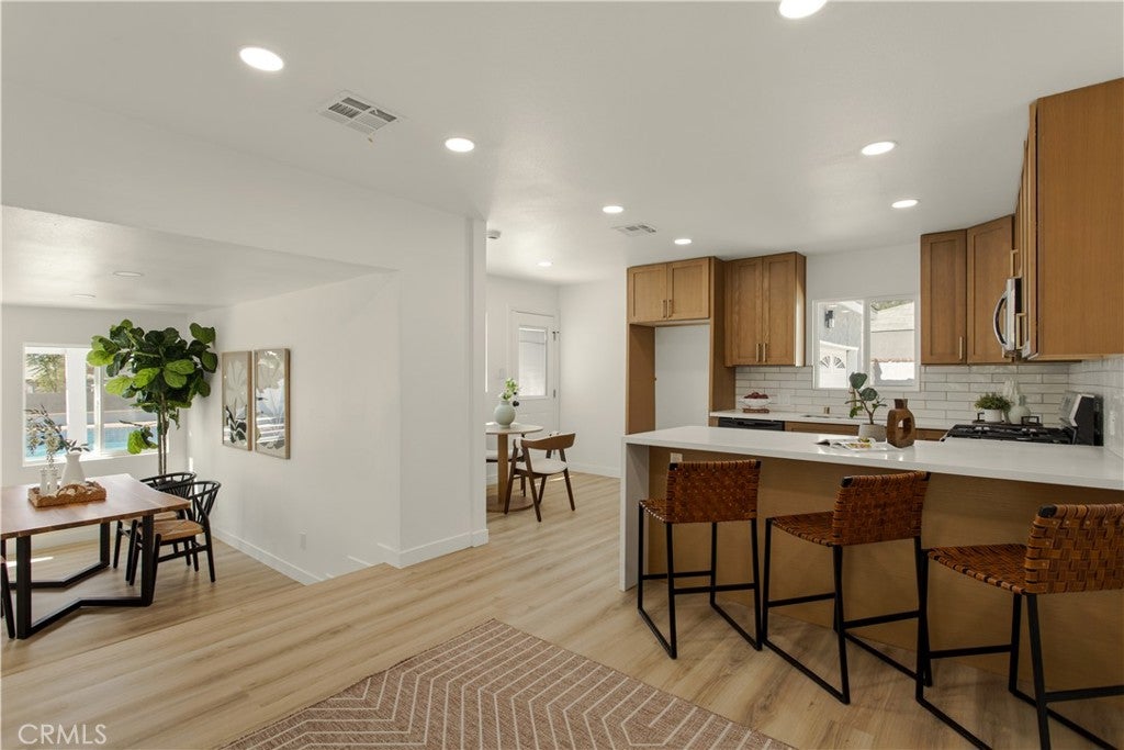 221 N Sunkist