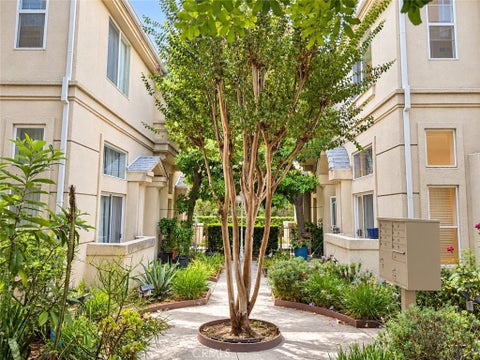 Photo of 15756 Devonshire Street, Granada Hills, CA 91344 (MLS # SR26217306)