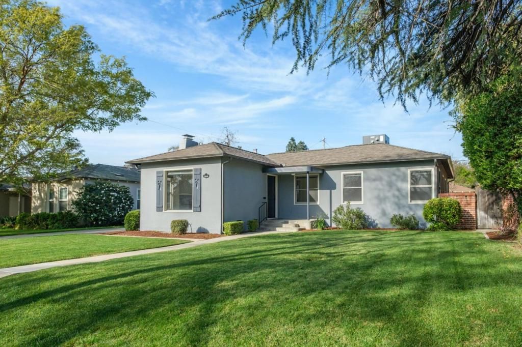 Photo of 1543 N Thorne Avenue, Fresno, CA 93728 (MLS # ML82039187)