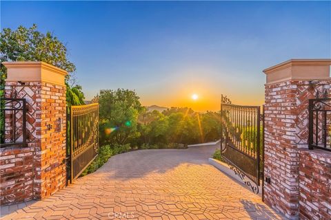 2333 N Coronet Court Covina CA 91724