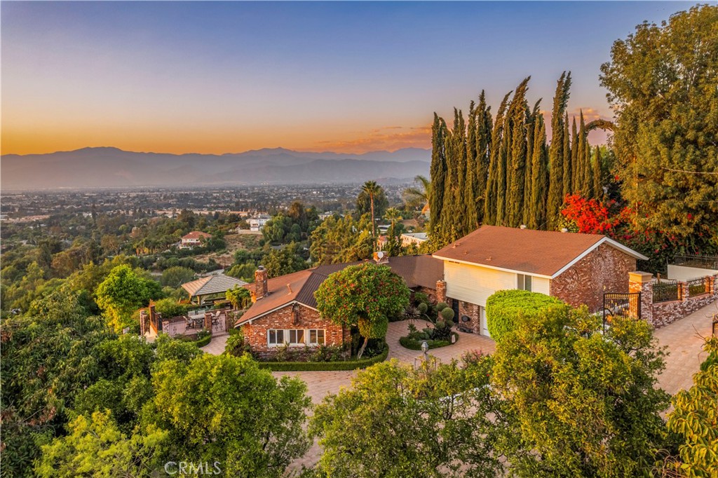 2333 N Coronet Court