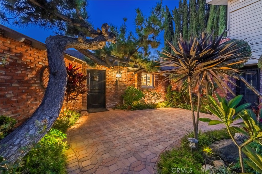 2333 N Coronet Court